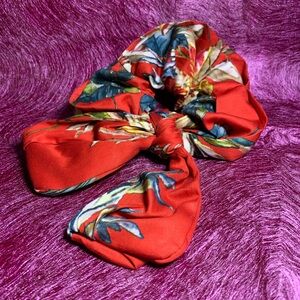 🌹Johnny Was Red Floral Print Hair Scrunchie Bow